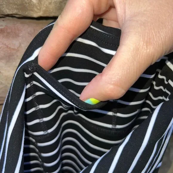 Athleta Chaturanga Leggings Women’s M Black White Stripe - Picture 9 of 9